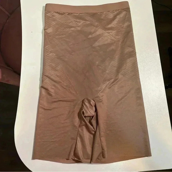 NWOT Thinstincts® 2.0 High-Waisted Mid-Thigh Short S - Picture 8 of 10